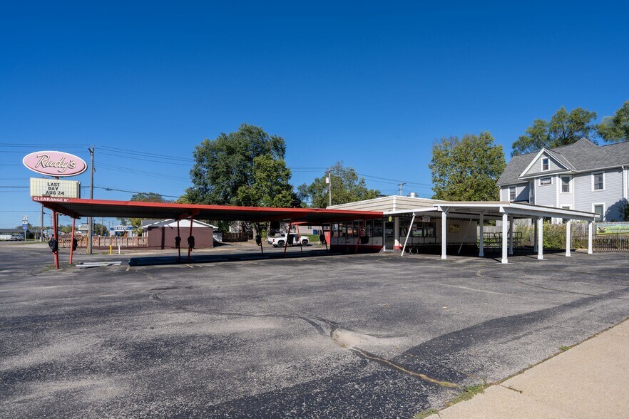 More Photos Of 514 S Water St, Sparta Fast Food For Sale