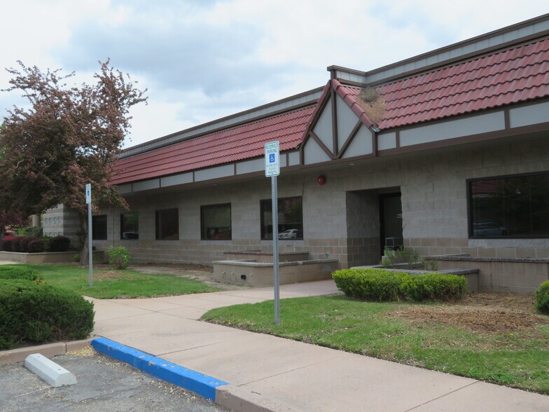 More Photos Of 123 W Nye Ln, Carson City Medical For Lease