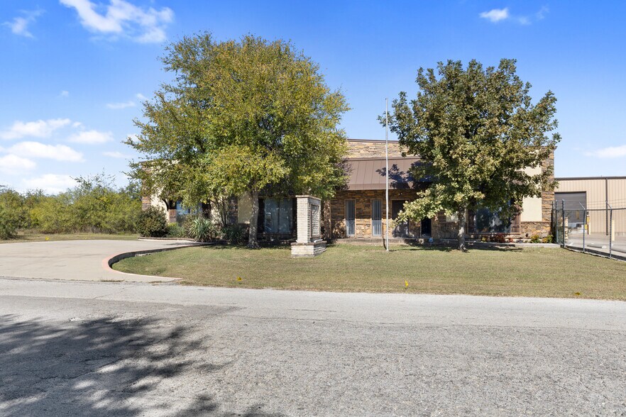 More Photos Of 1201 S Commercial Blvd, Arlington Warehouse For Sale