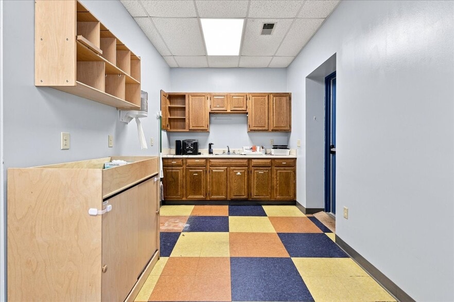 More Photos Of 991 Chicago Ave, Harrisonburg Flex For Sale