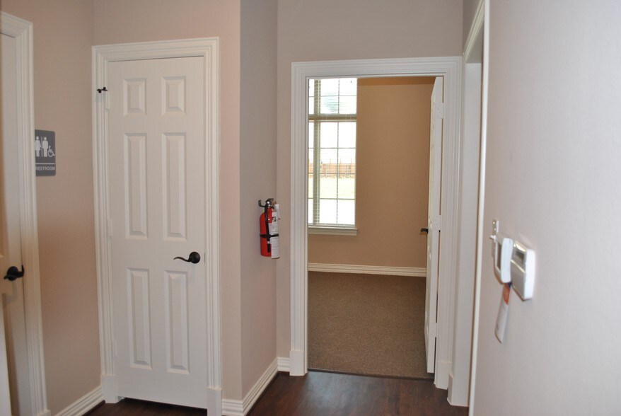 More Photos Of 425 Old Newman Rd, Frisco Office For Lease