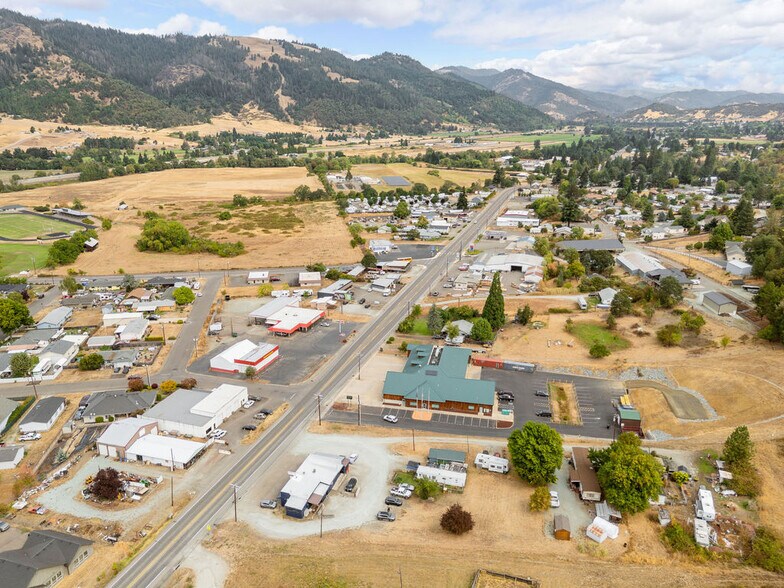 More Photos Of 172 S Old Pacific Hwy, Myrtle Creek Bar For Sale