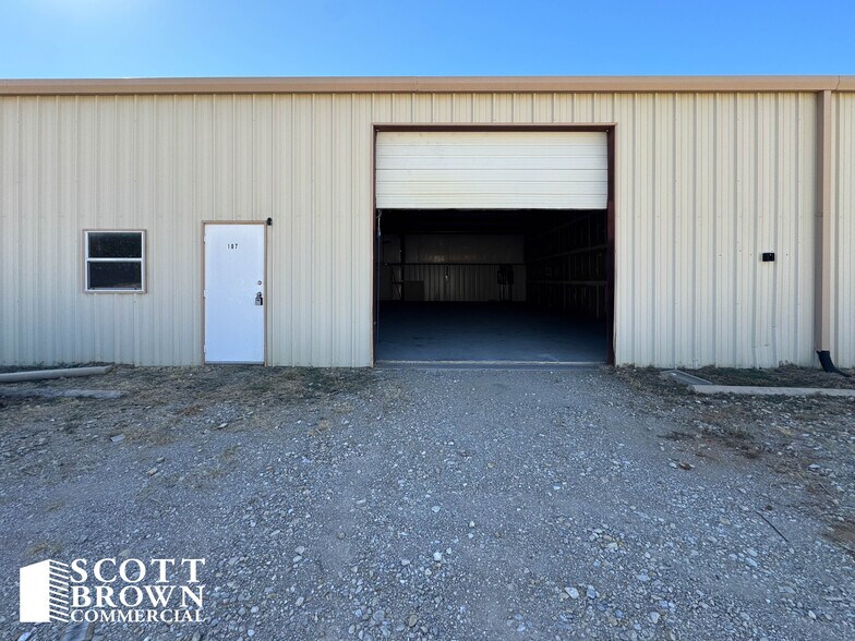 More Photos Of 900 Utility Rd, Sanger Unknown For Lease