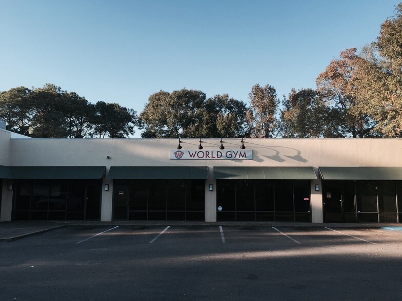 More Photos Of 1616 Government St, Mobile General Retail For Lease