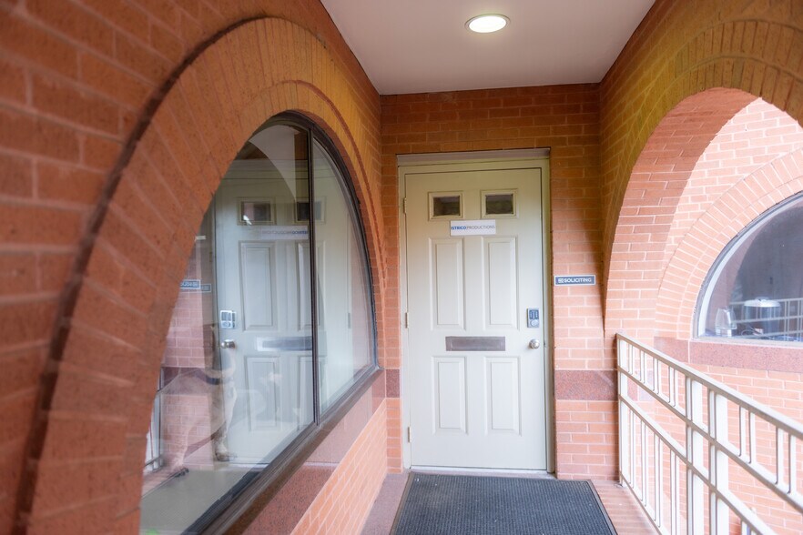 More Photos Of 3145 Mount Vernon Ave, Alexandria Office For Sale