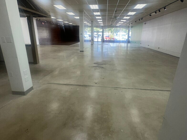 More Photos Of W University @ SWC W. University & S.W. 34th St., Gainesville Unknown For Lease