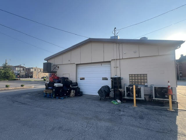 More Photos Of 212 N Washington St, Crawfordsville Convenience Store For Sale