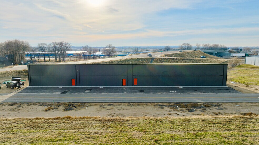 More Photos Of 5510-5515 Aviation Way, Caldwell Airplane Hangar For Sale