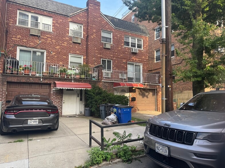 3716 and 3718 Blackstone Multifamily - Photo 2 Of 2