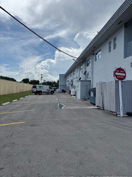 More Photos Of 9834-9850 Sandalfoot Blvd, Boca Raton General Retail For Sale