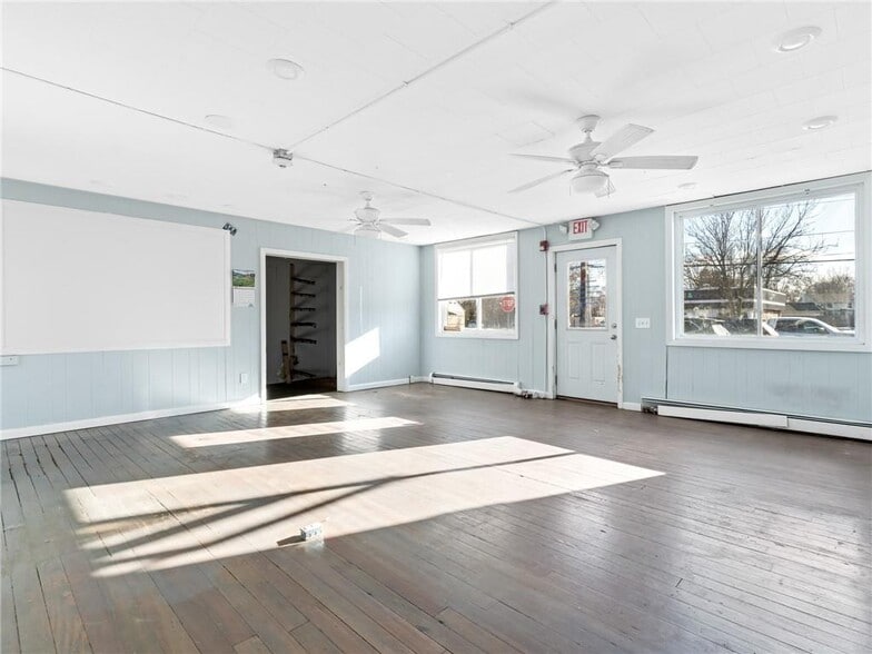 More Photos Of 2291 W Shore Rd, Warwick Showroom For Sale