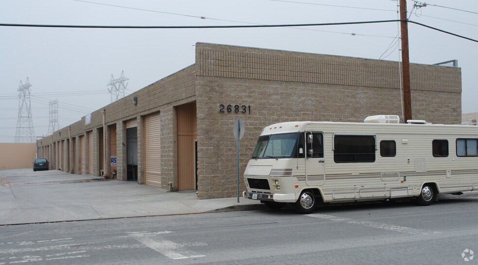 Primary Photo Of 26821-26831 Ruether Ave, Canyon Country Service For Lease