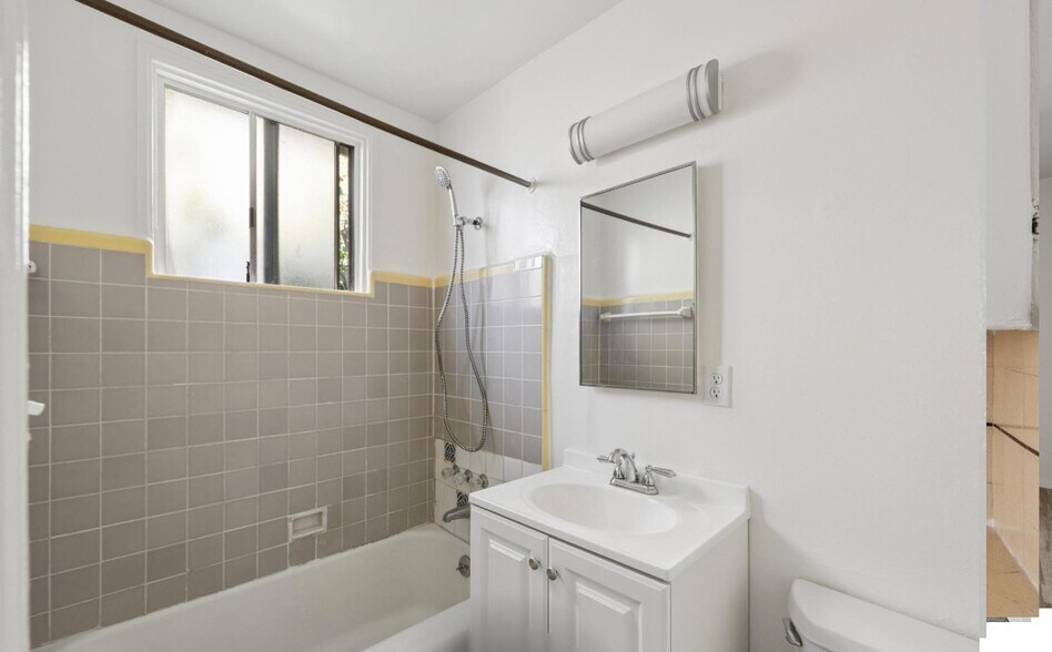 More Photos Of 1136 Linden Ave, Long Beach Apartments For Sale