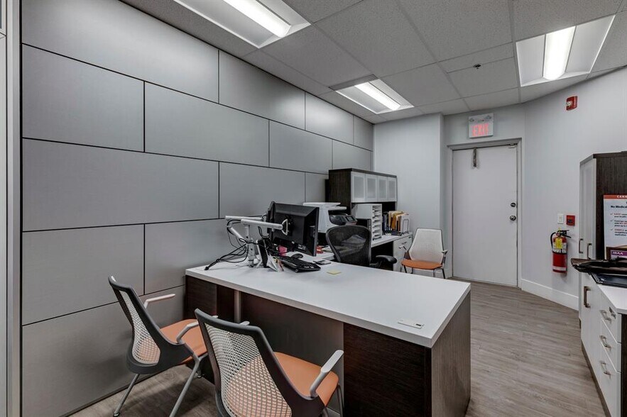 More Photos Of 2903 Kingsview Blvd SE, Airdrie Showroom For Sale