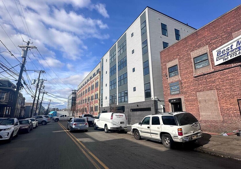 More Photos Of 168 Emmet St, Newark Apartments For Sale