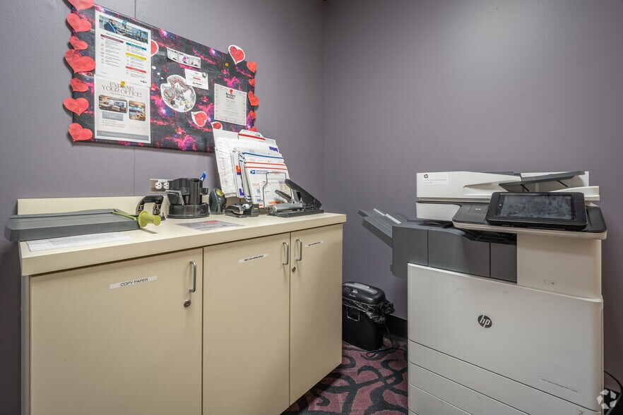 More Photos Of 12 Greenway Plz, Houston Coworking Space