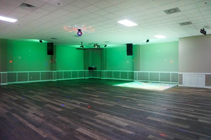 More Photos Of 1701 Martin Springs Dr, Rolla Freestanding For Sale