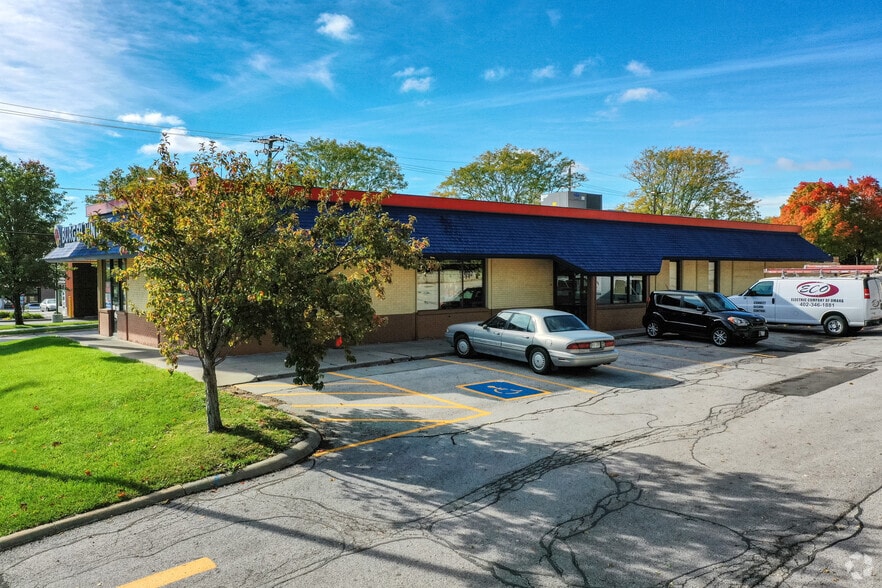 Primary Photo Of 7606 N 30th St, Omaha Fast Food For Sale
