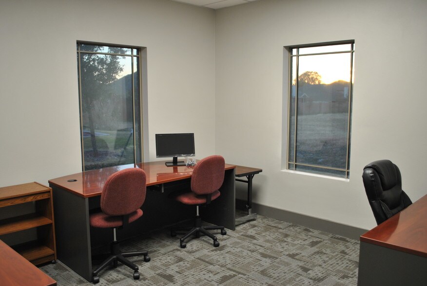 More Photos Of 418 Village Dr, Murphy Medical For Sale