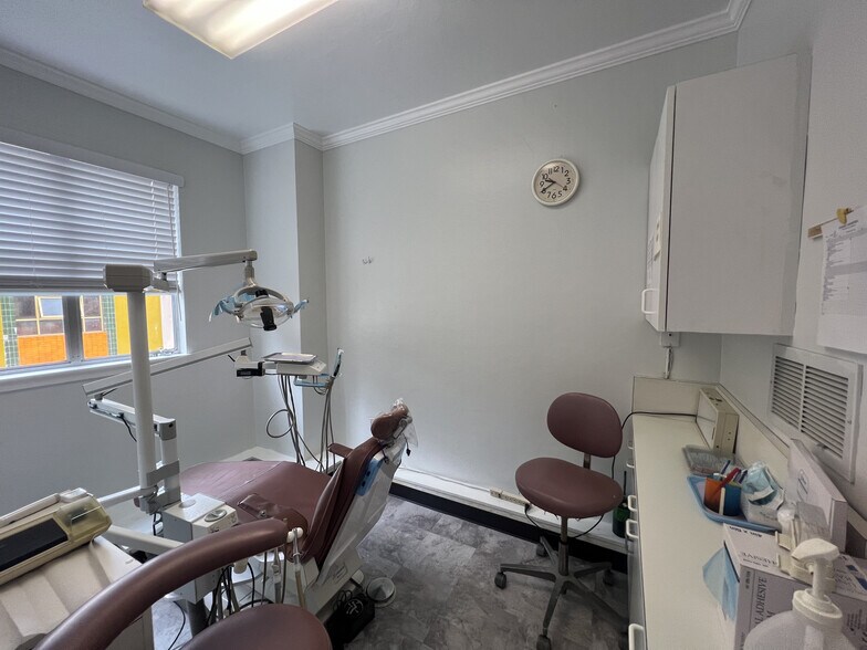 More Photos Of 160 Waverly Pl, San Francisco Storefront Retail Office For Lease