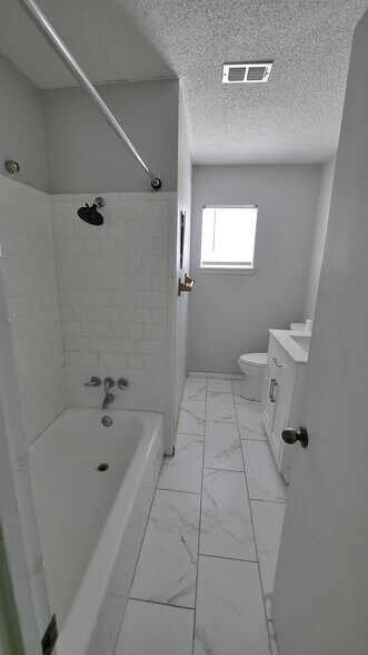 More Photos Of 7115 Satsuma Dr, Houston Unknown For Lease