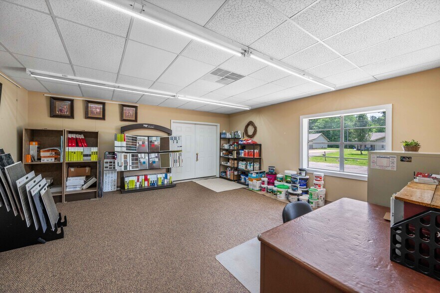 More Photos Of 364 W Main St, Decaturville Flex For Sale