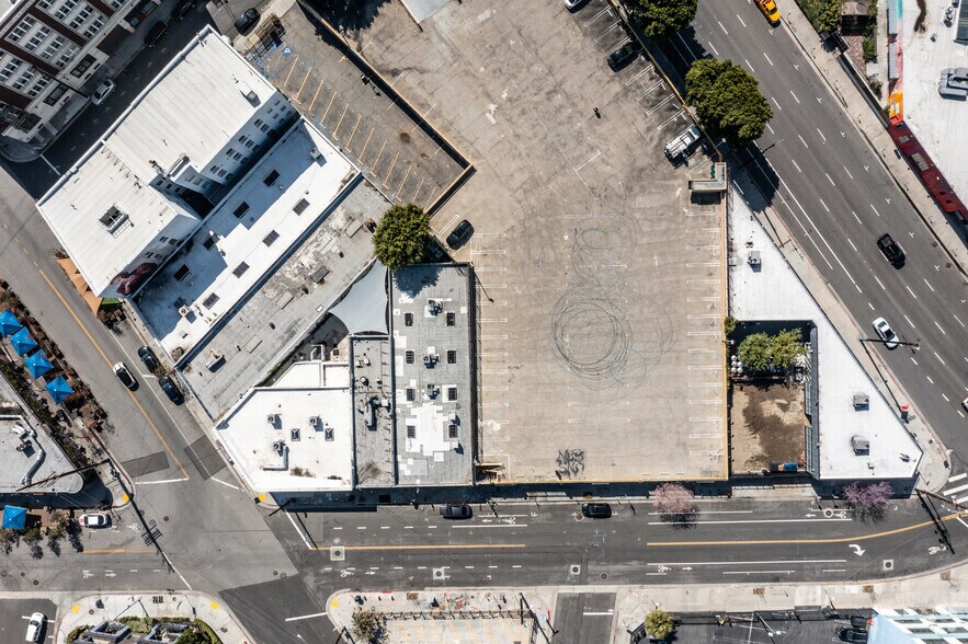 More Photos Of 734-744 E 3rd St, Los Angeles Storefront For Lease