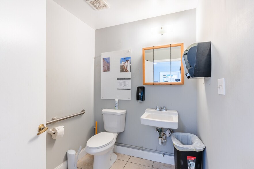 More Photos Of 820 35th Ct, Vero Beach Warehouse For Sale