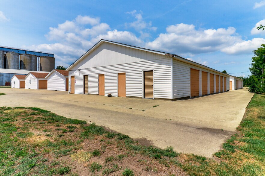 More Photos Of 116 E Church St, Savoy Self Storage For Sale