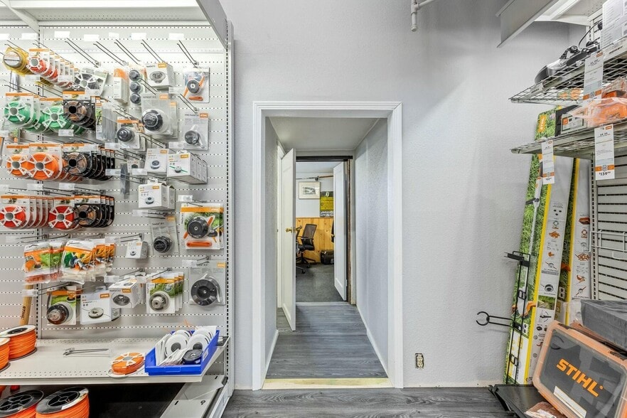 More Photos Of 1810 SW Highway 97, Madras Auto Dealership For Sale