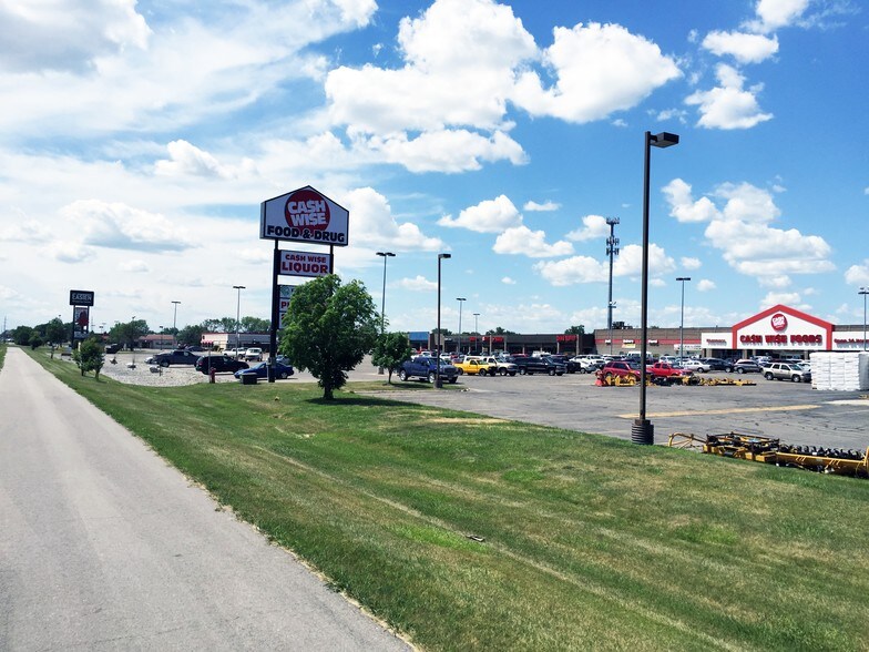 More Photos Of 3000 Highway 10 E, Moorhead Supermarket For Lease