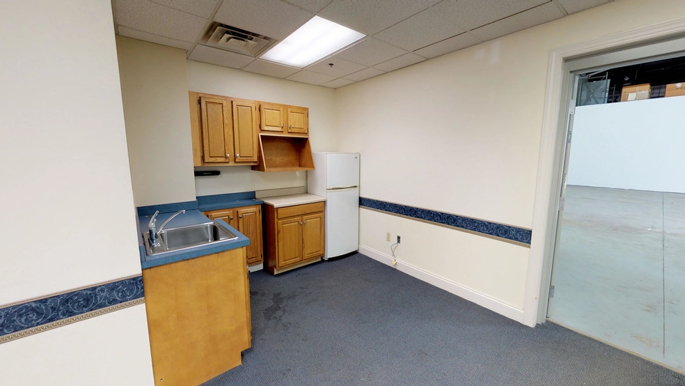 Primary Photo Of 4270-4282 Hudson Dr, Stow Light Manufacturing For Lease