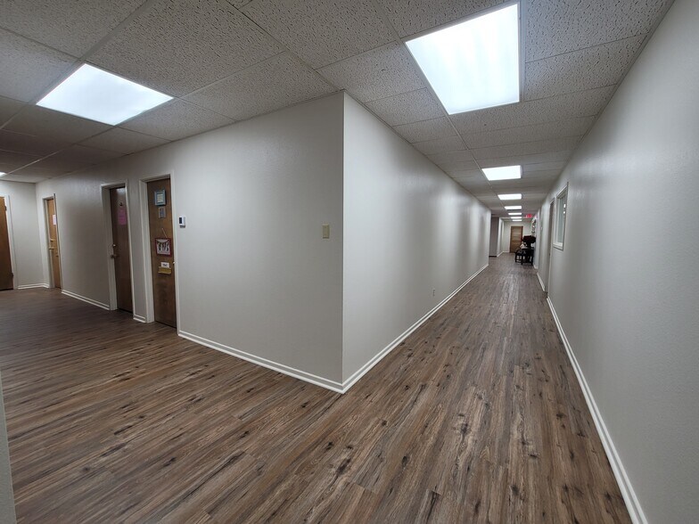 More Photos Of 3311-3313 81st St, Lubbock Medical For Lease