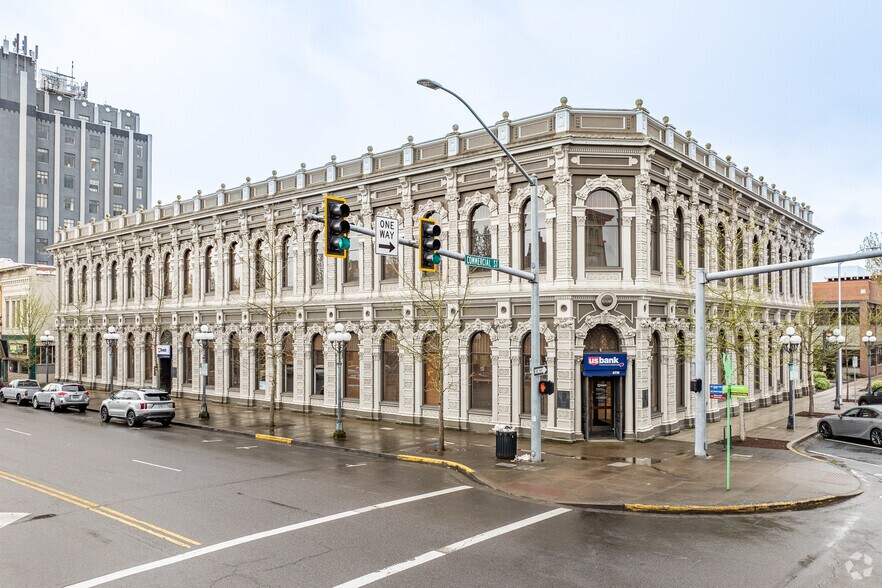 Primary Photo Of 302 State St, Salem Bank For Lease