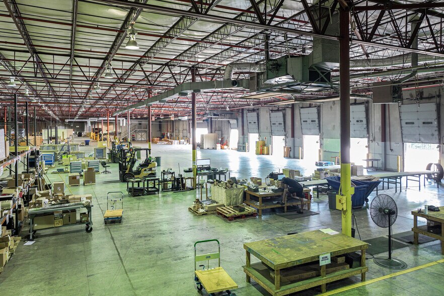 More Photos Of 2375 Murphy Blvd, Gainesville Distribution For Lease