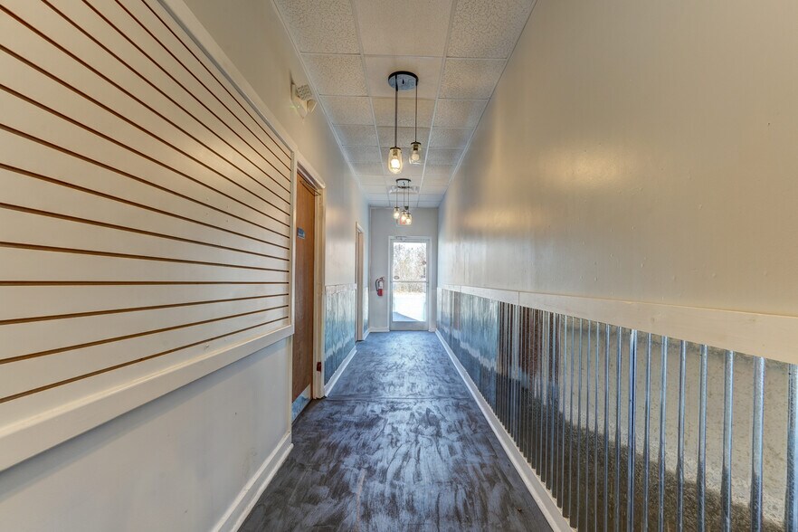 More Photos Of 247 W Kings Hwy, Eden Storefront Retail Office For Sale