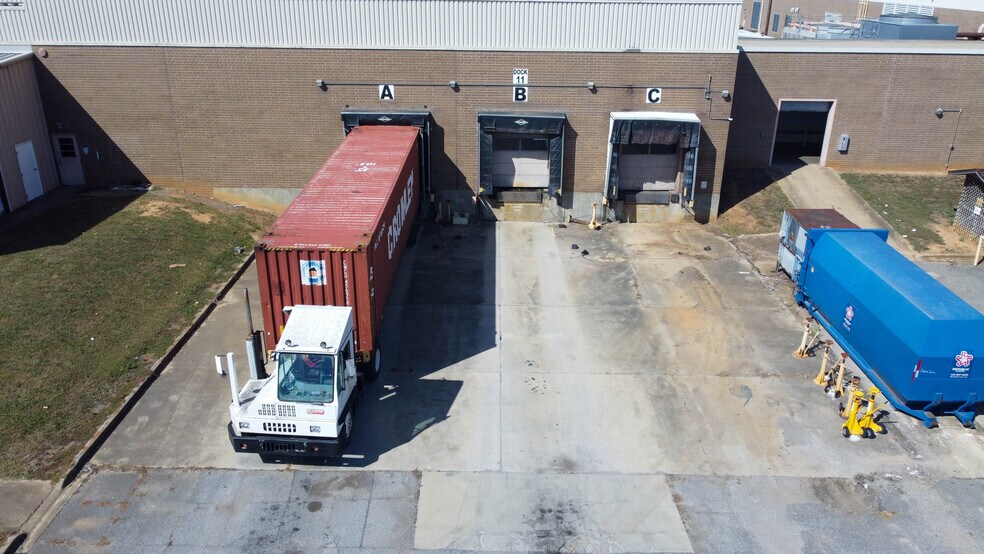 More Photos Of 400 Industrial Blvd, Leesburg Distribution For Sale