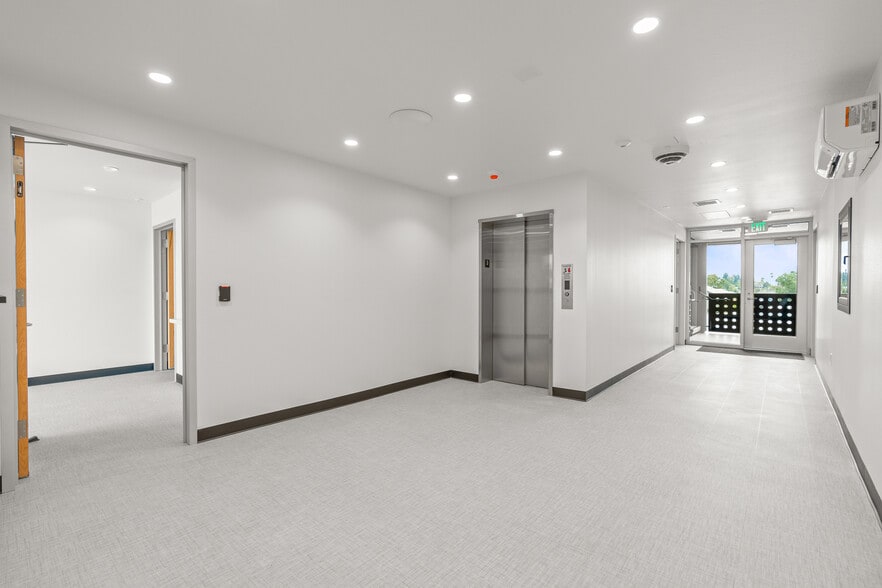 More Photos Of 512 Westline Dr, Alameda Office For Lease