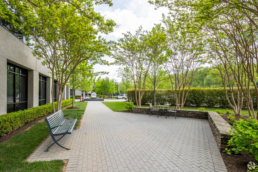 More Photos Of 1595 Spring Hill Rd, Vienna Unknown For Lease