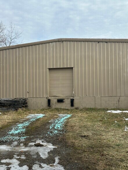 More Photos Of 90 Pattison St, Evans City Manufacturing For Lease