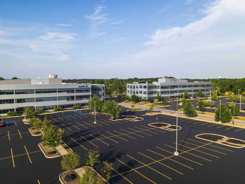 More Photos Of 600 Airborne Pky, Cheektowaga Unknown For Lease