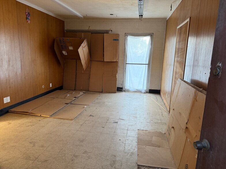 More Photos Of 217 Percy Ave, Yuba City Storefront For Sale