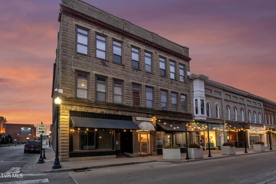 More Photos Of 28-30 6th St, Bristol Storefront Retail Office For Lease