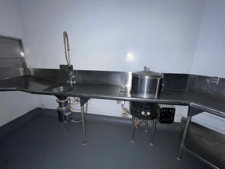 More Photos Of 7216 Valmont St, Tujunga Lodge Meeting Hall For Sale