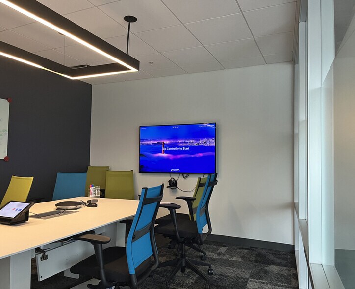 More Photos Of 33 Tech Valley Dr, East Greenbush Flex For Lease