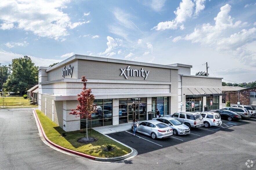 More Photos Of 2847 Poplar Ave, Memphis Storefront Retail Office For Lease