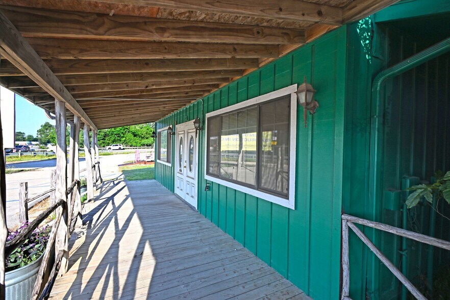 More Photos Of 1642 FM 2673, Canyon Lake Storefront Retail Office For Lease