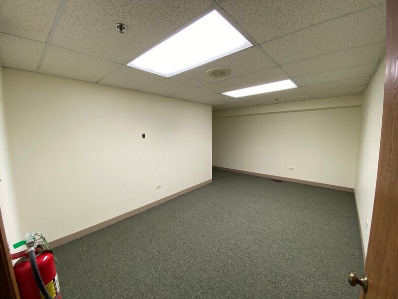 More Photos Of 12549 Holiday Dr, Alsip Warehouse For Lease