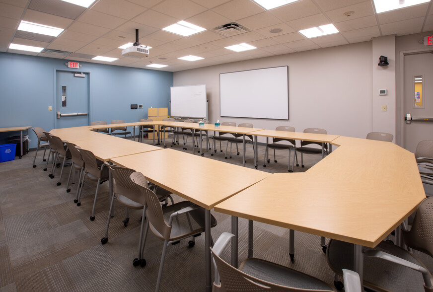 More Photos Of 550 Forest Ave, Portland Office For Lease