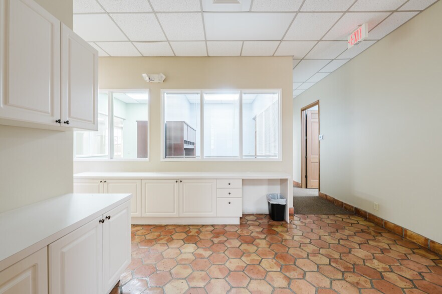 More Photos Of 2120 N Dixie Hwy, Boca Raton Unknown For Lease